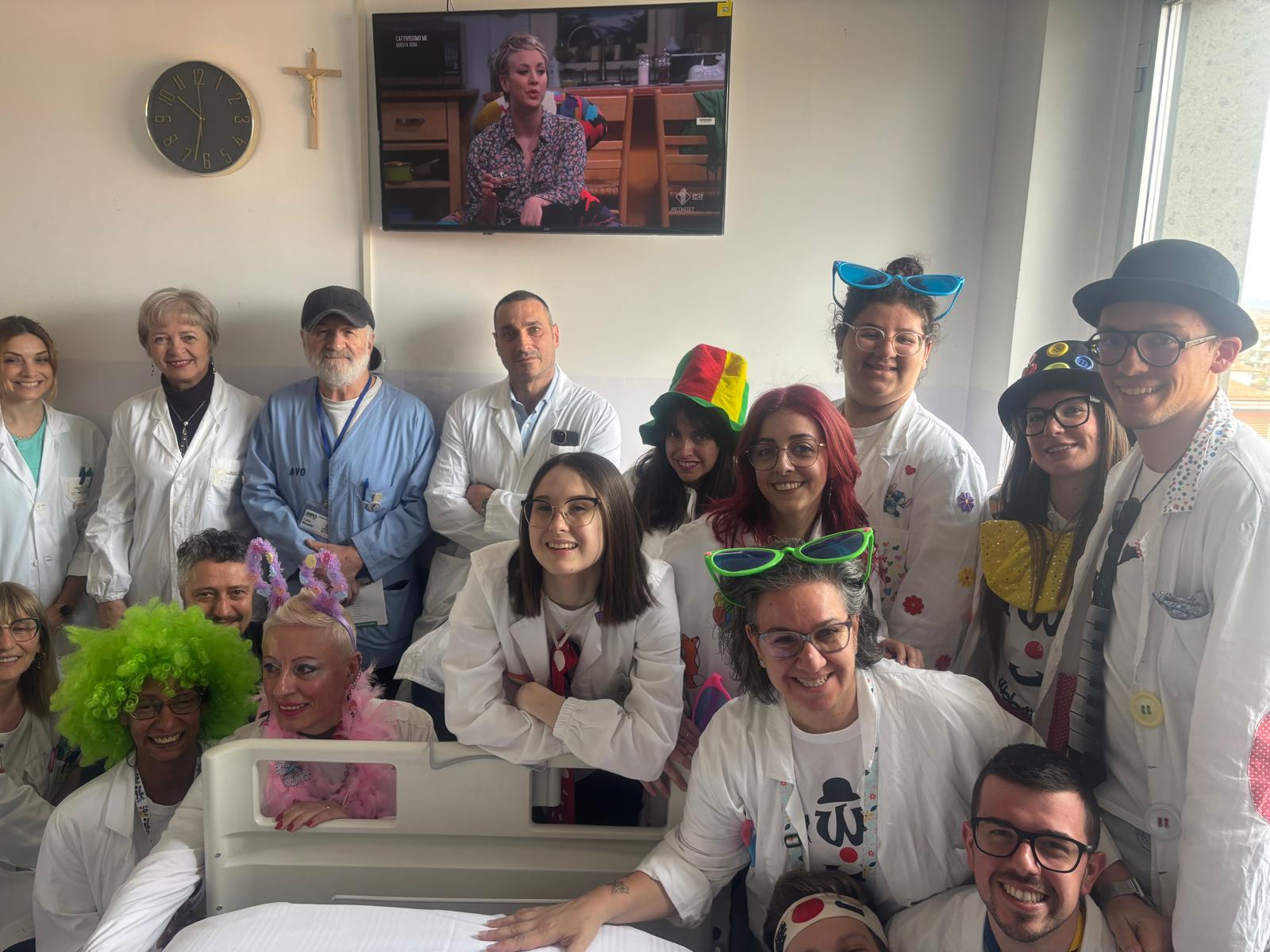 Foto 2 - Donazione Wolontari Clown