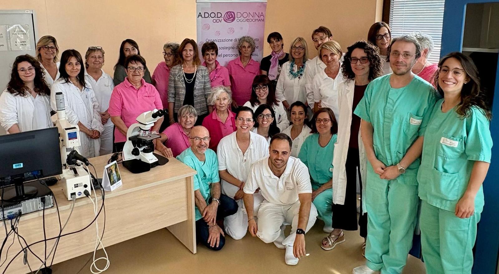 Foto 2 Donazione microscopio Adod
